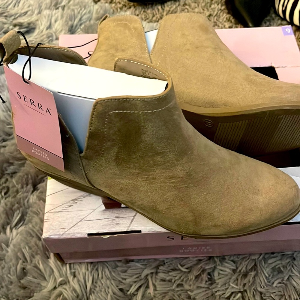 Serra Ladies Suede Booties